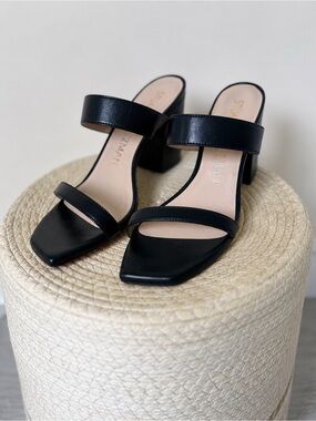 Stuart Weitzman classic black leather block heel slide sandals in size 6.5.